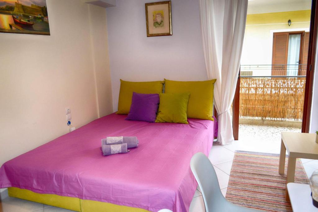 CENTRAL guest room room 4